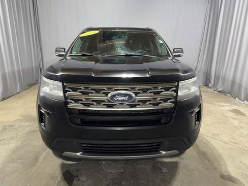 Used 2018 Ford Explorer XLT image 2