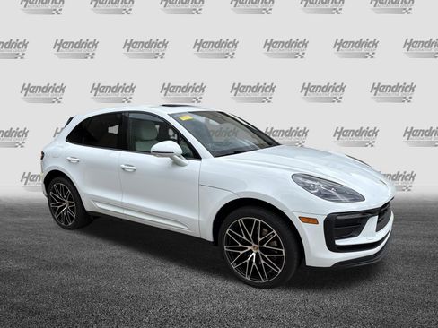 Used 2023 Porsche Macan AWD/4WD image 2