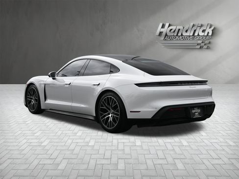 Used 2022 Porsche Taycan image 8