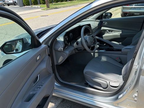 Used 2023 Hyundai Elantra SEL w/ Convenience Package FWD image 23