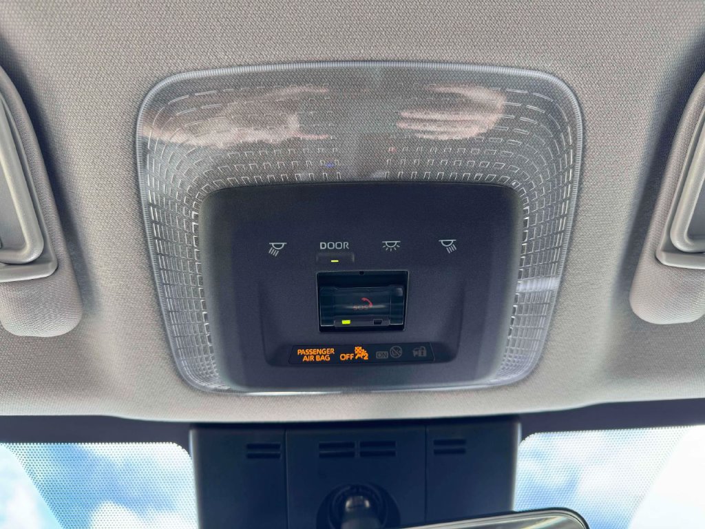 Used 2025 Toyota Prius LE FWD image 31