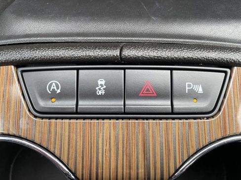 Used 2023 GMC Acadia SLE image 26