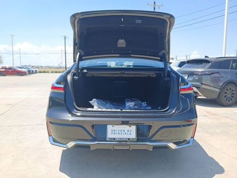 New 2025 BMW 740i w/ Executive Package image 9