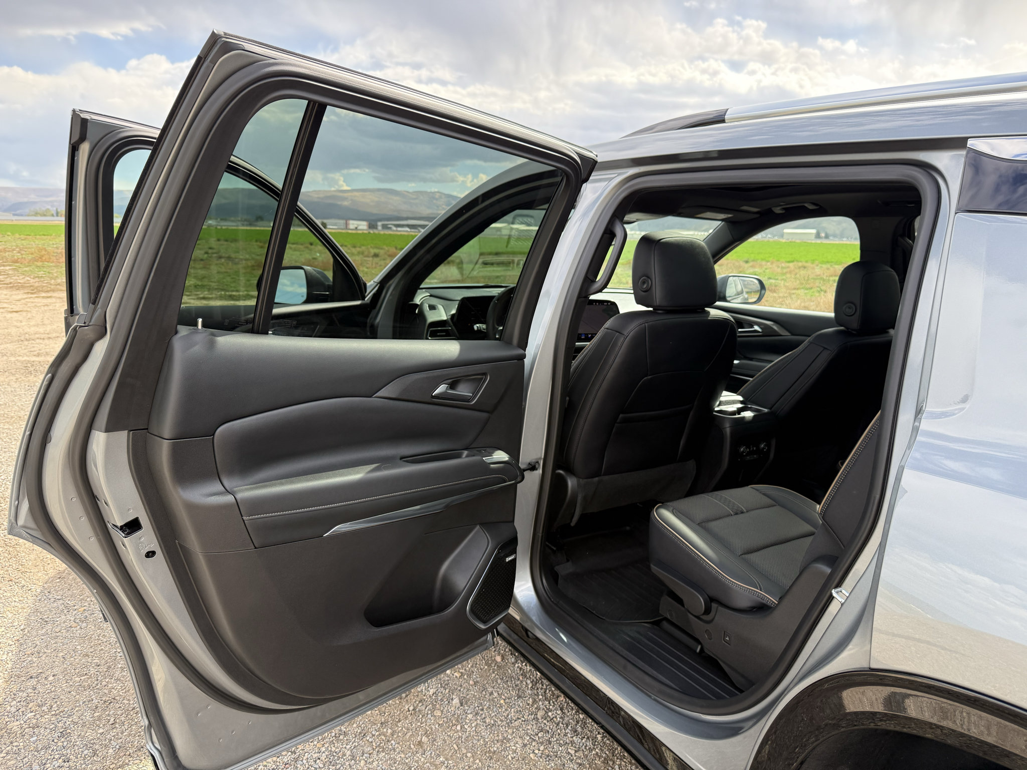 Used 2025 Chevrolet Traverse High Country AWD/4WD image 25