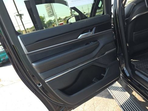 Used 2025 Jeep Grand Wagoneer L Series III w/ Rear Seat Video Group 1 AWD/4WD image 33