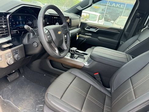 Certified 2025 Chevrolet Silverado 1500 High Country w/ Technology Package AWD/4WD image 21