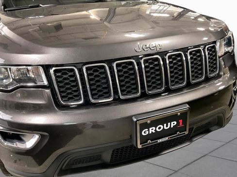 Used 2021 Jeep Grand Cherokee Laredo AWD/4WD image 29