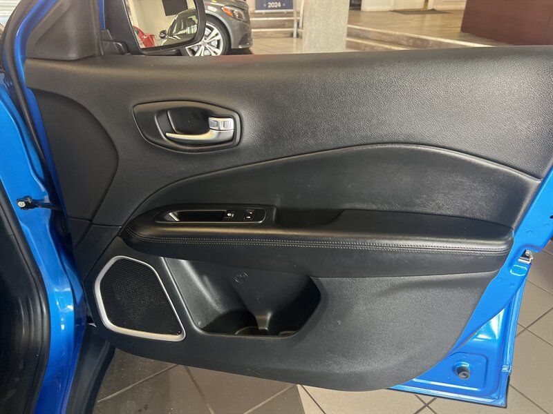 Used 2018 Jeep Compass Latitude w/ Popular Equipment Group AWD/4WD image 24