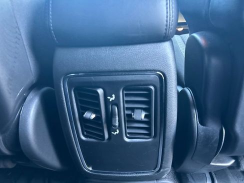 Used 2021 Jeep Grand Cherokee Laredo AWD/4WD image 36