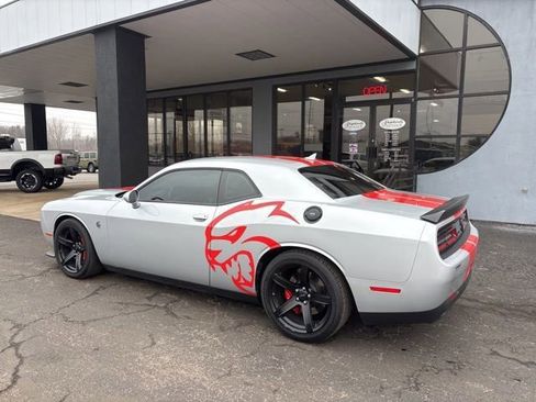 Used 2021 Dodge Challenger SRT Hellcat w/ Plus Package RWD image 5