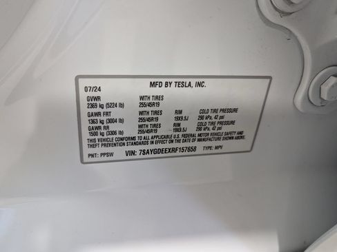 Used 2024 Tesla Model Y Long Range AWD/4WD image 23