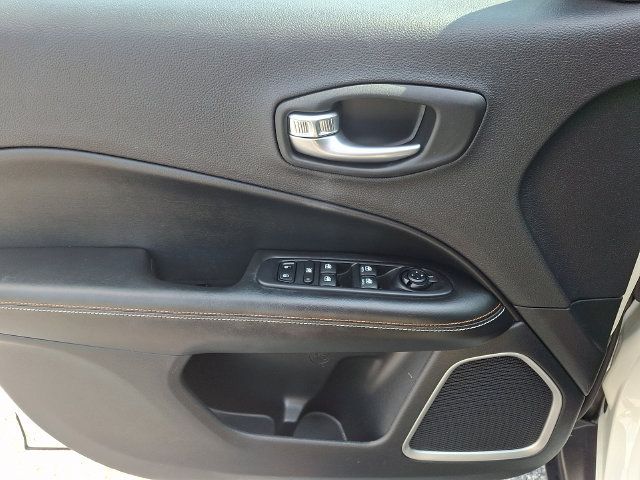 Used 2020 Jeep Compass Latitude w/ Cold Weather Group AWD/4WD image 12