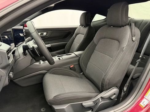 Used 2025 Ford Mustang GT RWD image 9