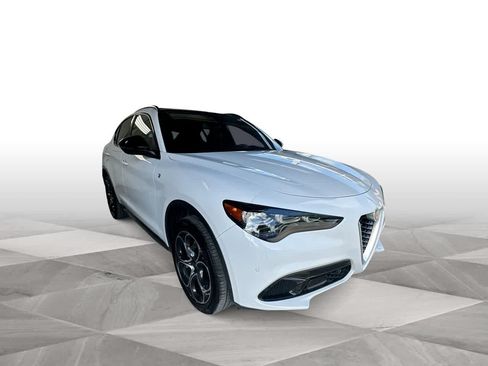 Used 2024 Alfa Romeo Stelvio Ti AWD/4WD image 2