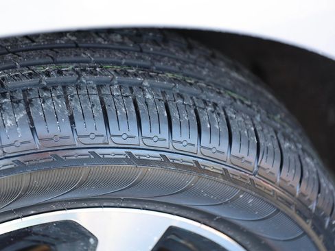 Used 2017 Subaru Forester 2.5i Premium w/ All-Weather Package image 12