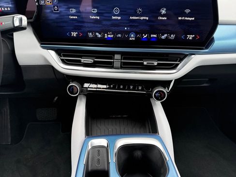 New 2026 Chevrolet Equinox EV LT image 11