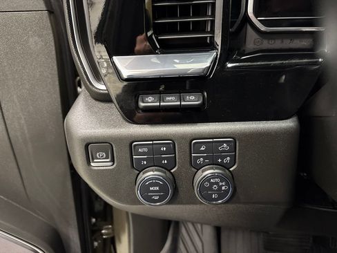 Used 2023 Chevrolet Silverado 1500 High Country w/ Technology Package AWD/4WD image 28