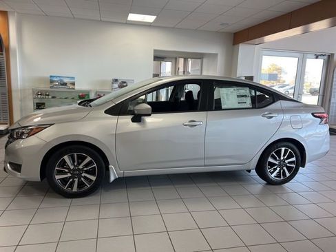 Used 2025 Nissan Versa SV w/ Trunk Package image 4