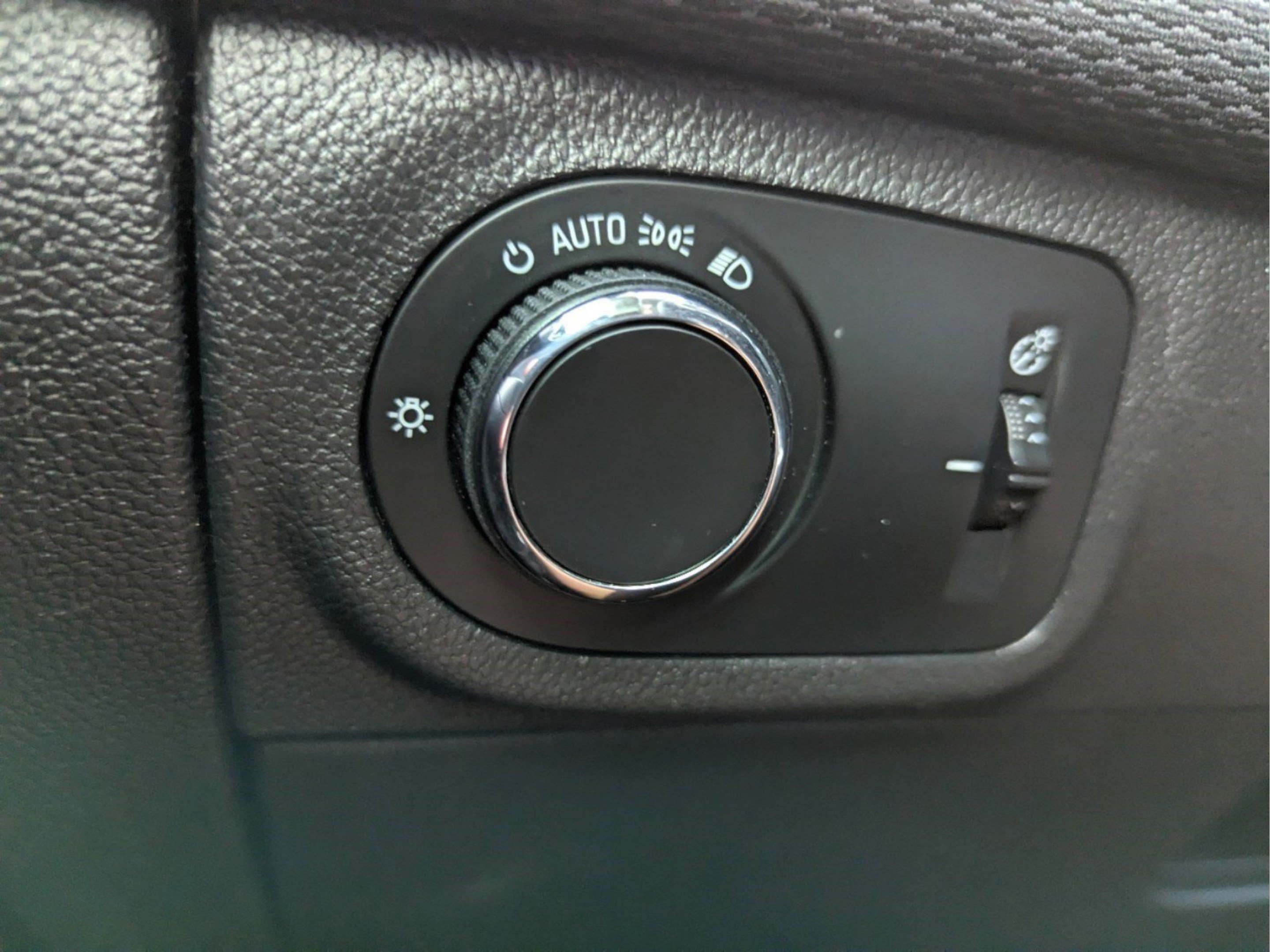 Used 2017 Chevrolet Cruze LT w/ Convenience Package FWD image 94