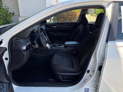 Used 2025 Nissan Altima 2.5 SV FWD image 28