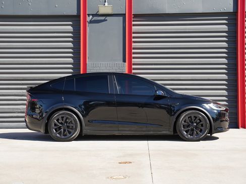 Used 2022 Tesla Model X Plaid image 8