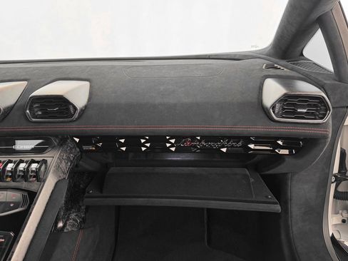Used 2018 Lamborghini Huracan Performante AWD/4WD image 28