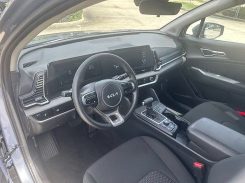 Used 2025 Kia Sportage LX FWD image 12