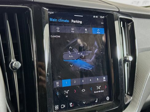 Used 2025 Volvo XC60 B5 Plus image 24