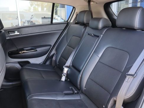 Used 2021 Kia Sportage EX AWD/4WD image 11