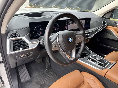 Used 2023 BMW X7 xDrive40i w/ Premium Package AWD/4WD image 4