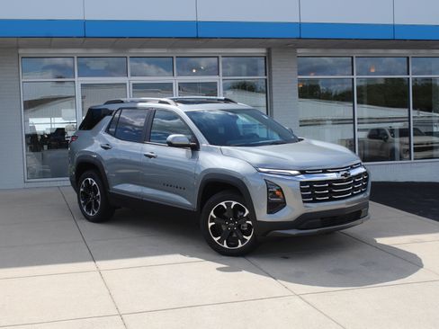 New 2026 Chevrolet Equinox LT w/ Convenience Package II FWD image 2