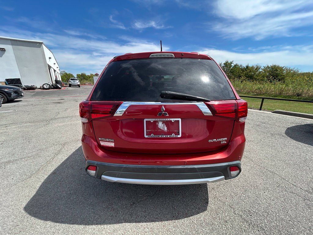 Used 2016 Mitsubishi Outlander FWD image 3