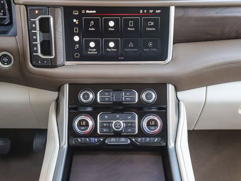 Used 2022 GMC Yukon XL Denali AWD/4WD image 14