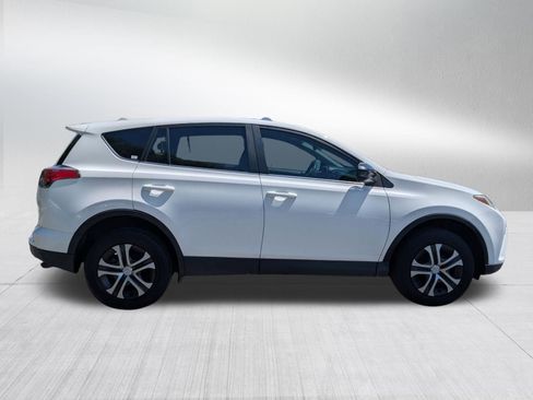 Used 2018 Toyota RAV4 LE AWD/4WD image 6