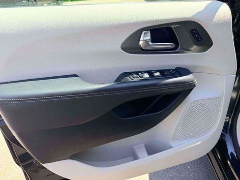 Certified 2023 Chrysler Pacifica Touring-L FWD image 15