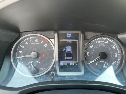 Used 2021 Toyota Tacoma TRD Off-Road w/ TRD Premium Off Road Package AWD/4WD image 13