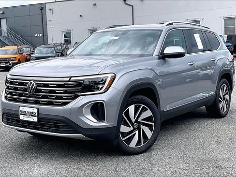 Used 2025 Volkswagen Atlas SEL AWD/4WD image 3