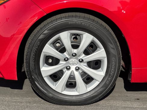 Certified 2021 Toyota Corolla LE image 32