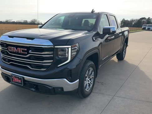 Used 2025 GMC Sierra 1500 SLT image 3