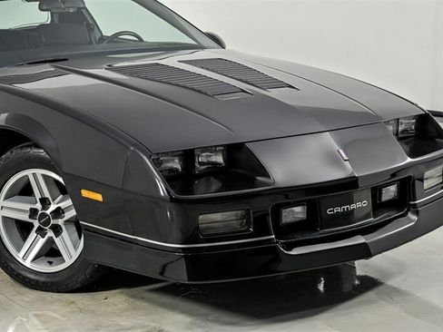 Used 1987 Chevrolet Camaro Z28 RWD image 2