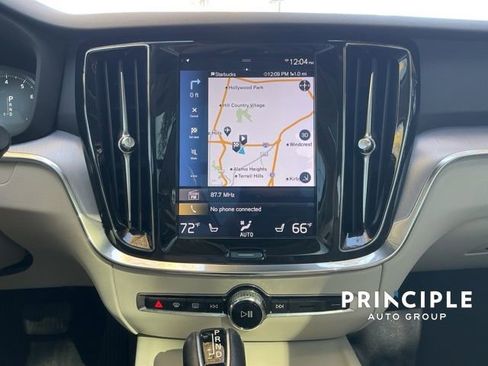 Used 2020 Volvo V60 T5 Cross Country image 13