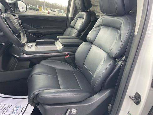 New 2025 Lincoln Navigator Reserve image 17