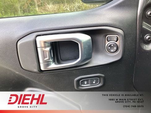 Used 2023 Jeep Gladiator Sport AWD/4WD image 16