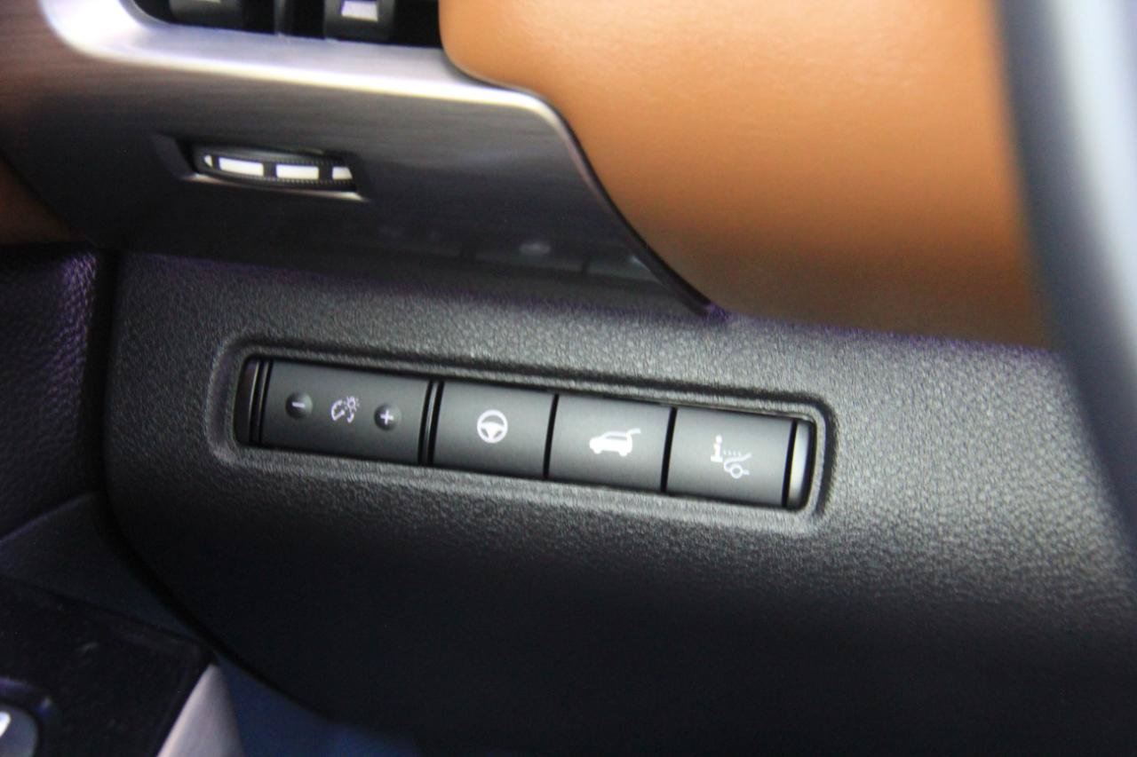 Used 2024 Nissan Pathfinder Platinum FWD image 13