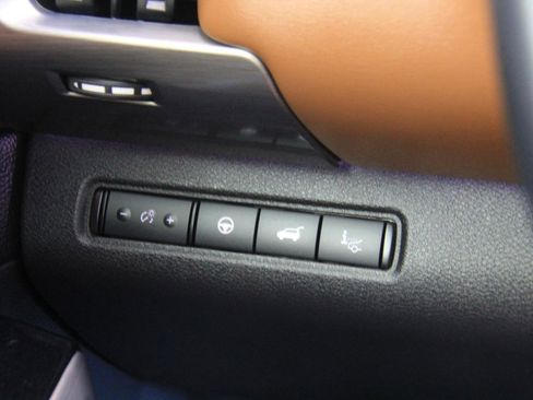 Used 2024 Nissan Pathfinder Platinum FWD image 13