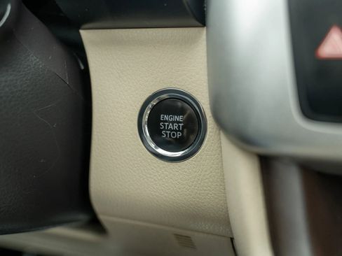 Used 2018 Toyota Highlander XLE AWD/4WD image 29