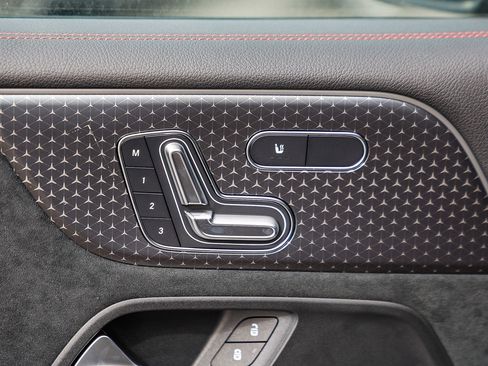 Used 2024 Mercedes-Benz EQB 300 4MATIC image 22