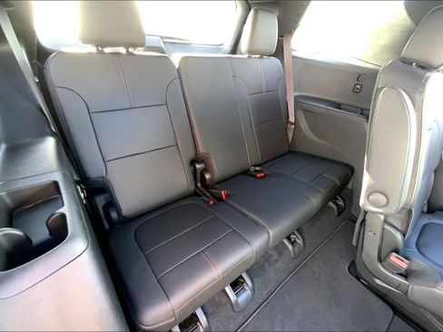 Used 2023 Chevrolet Traverse RS AWD/4WD image 28