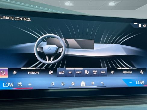 New 2025 BMW 740i image 25