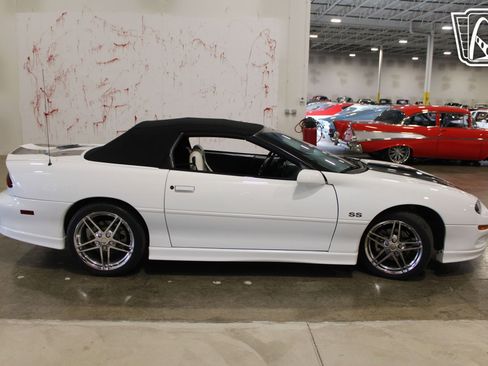 Used 2001 Chevrolet Camaro Z28 w/ SS Performance/Appearance Pkg RWD image 17
